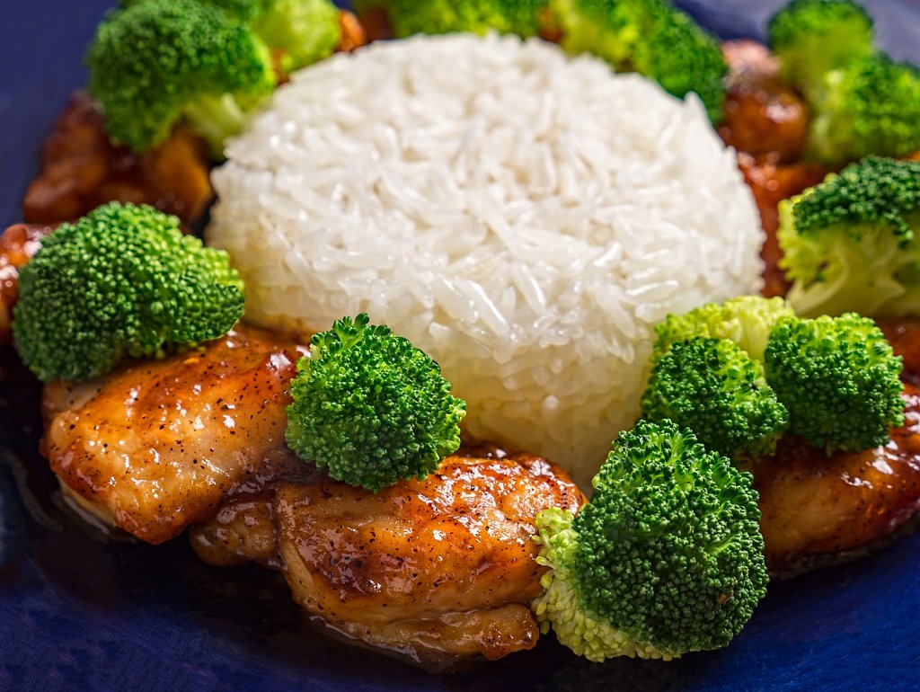 General Tso Chicken with Broccoli